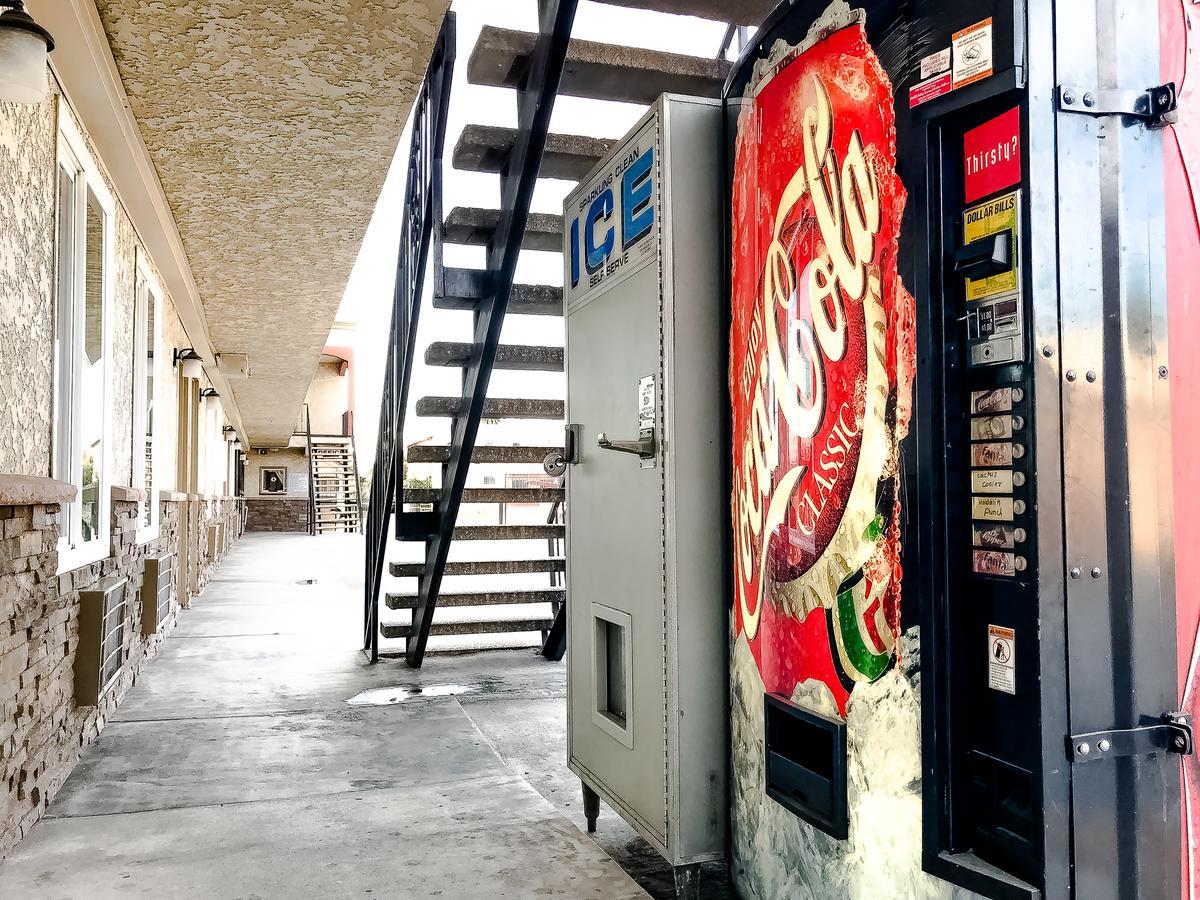 Motel Parlour *