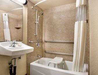 Hotel Howard Johnson By Wyndham Reseda &
