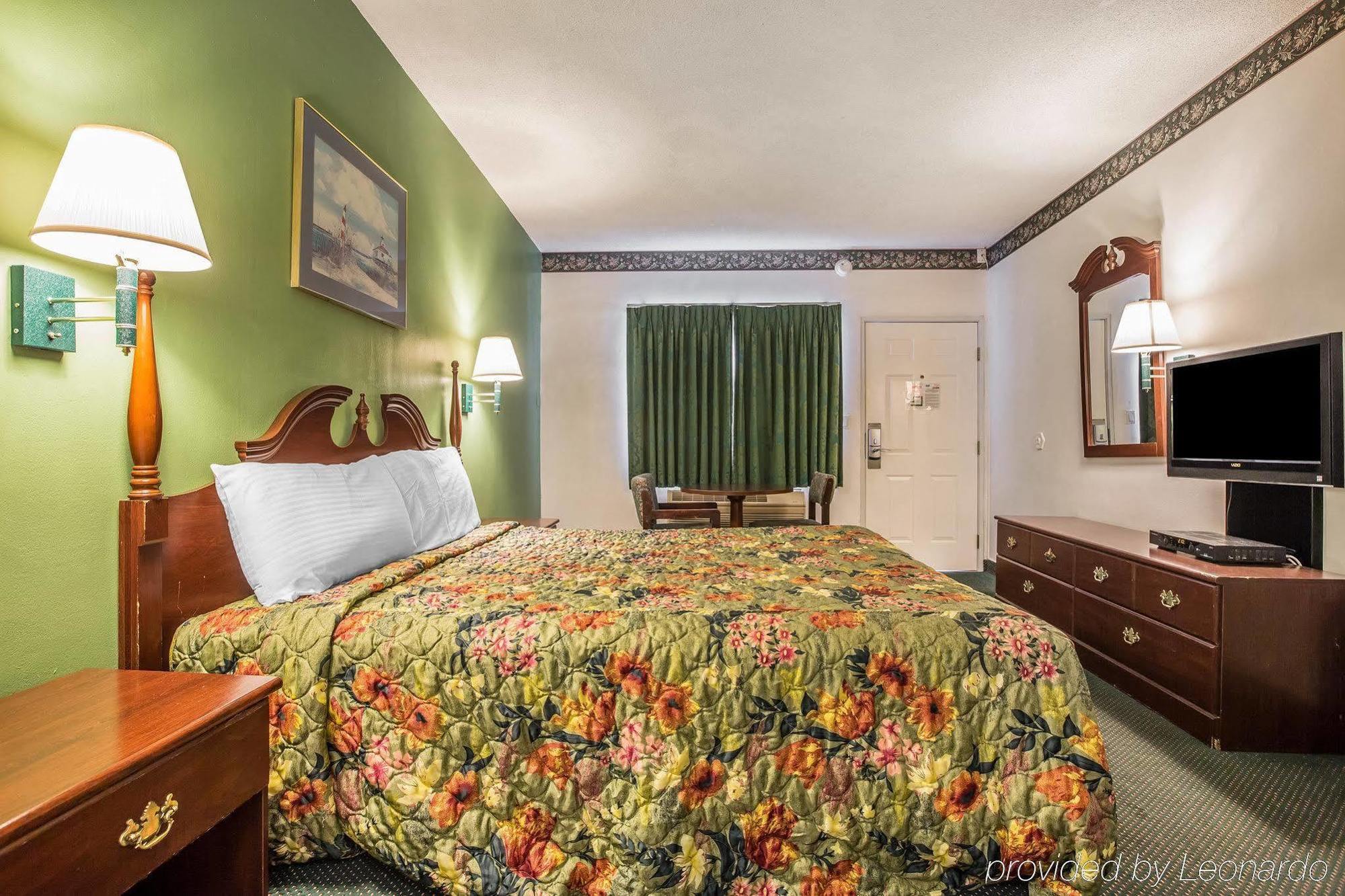 Inn Rodeway Near Melrose Ave
