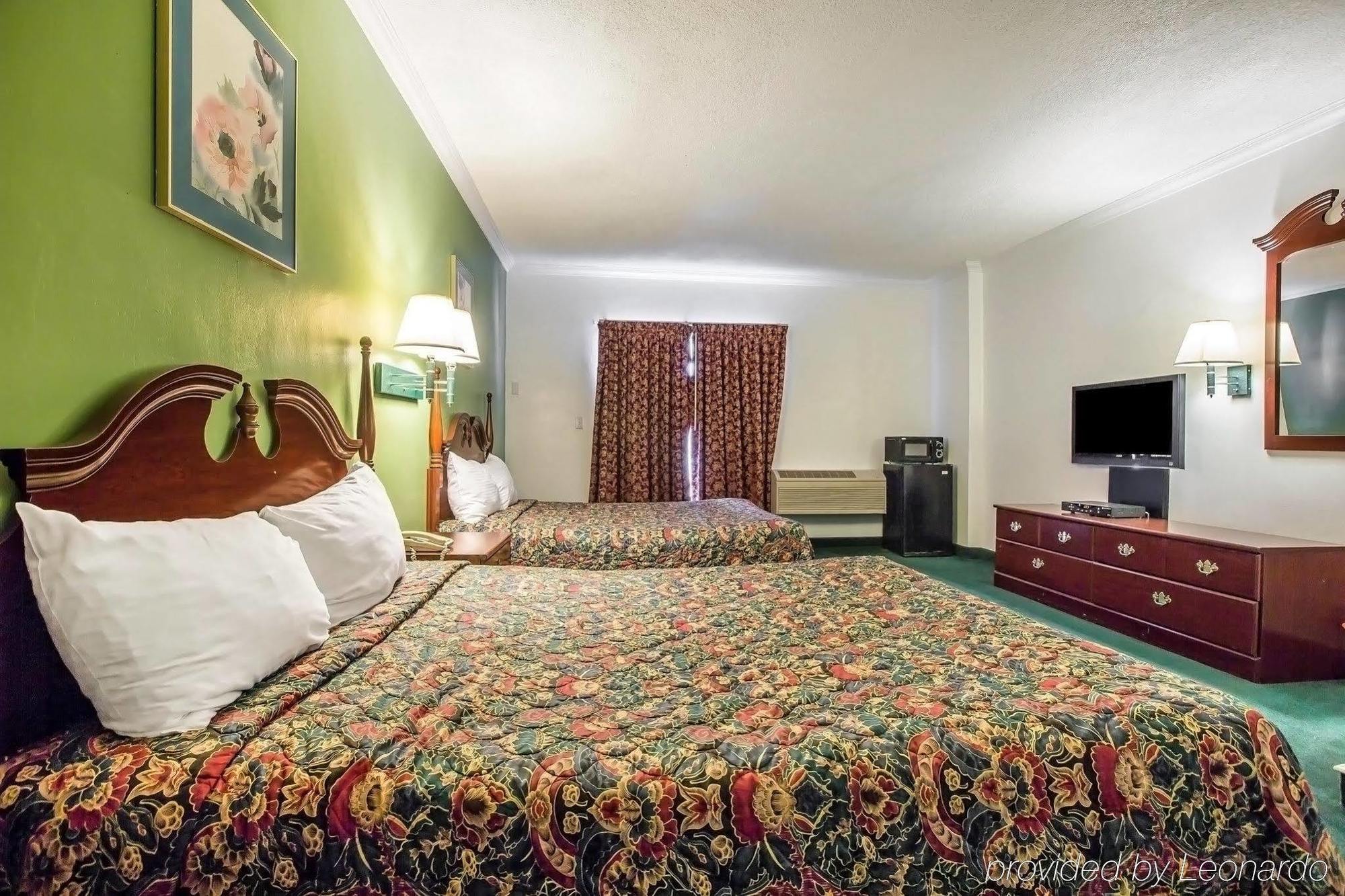 Inn Rodeway Near Melrose Ave