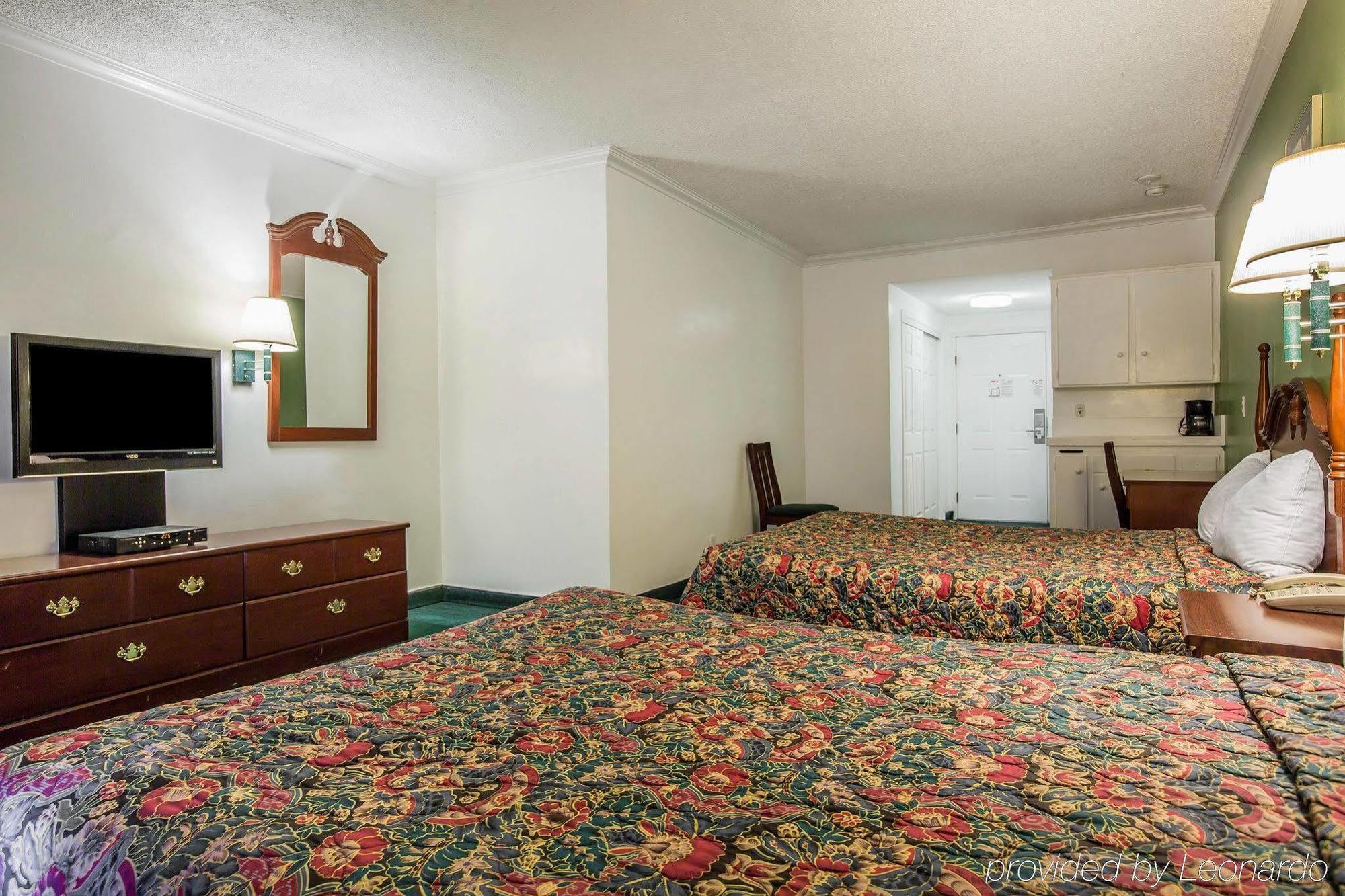 Inn Rodeway Near Melrose Ave 2*