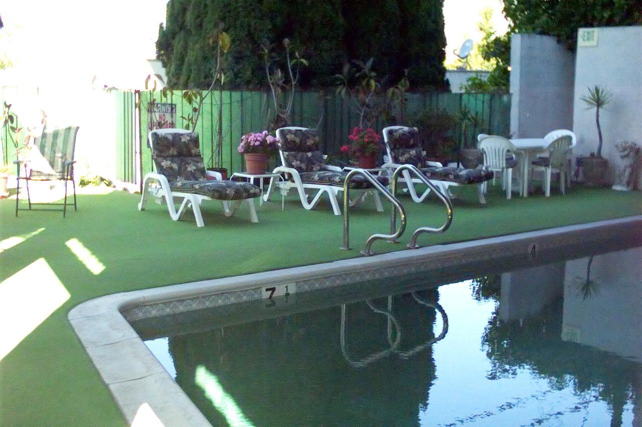 Great Getaway Steps To Bev Hills *