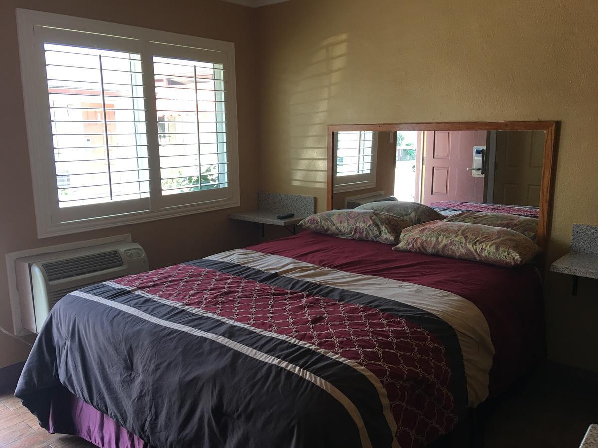 One Ten Motel 2*
