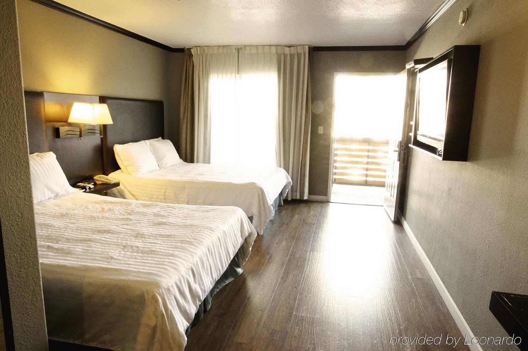 The Dixie Hollywood Hotel