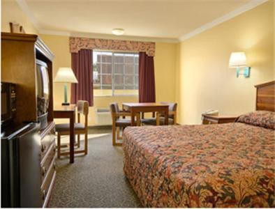 Super 8 By Wyndham Angeles Downtown Motel Los Angeles