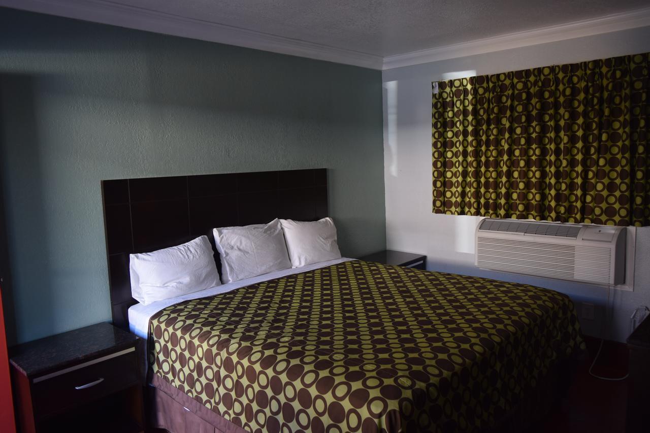 Motel Top Hat Motel