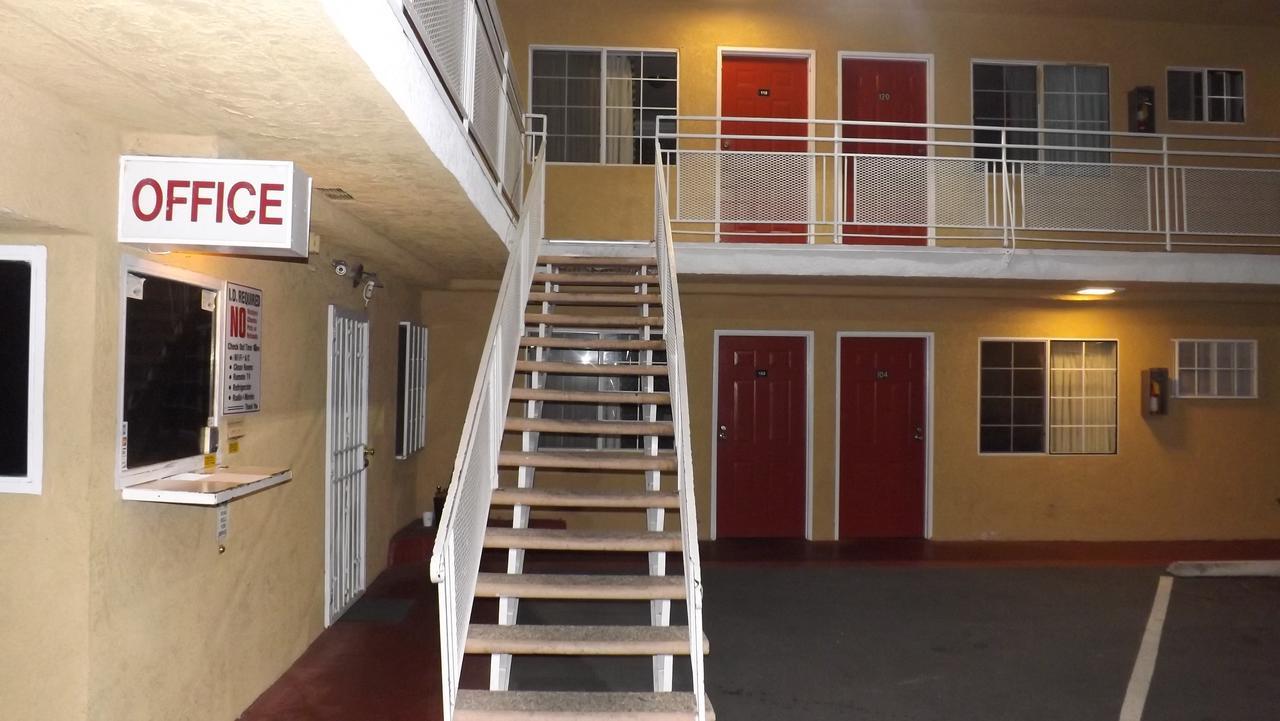 Top Hat Motel 2*