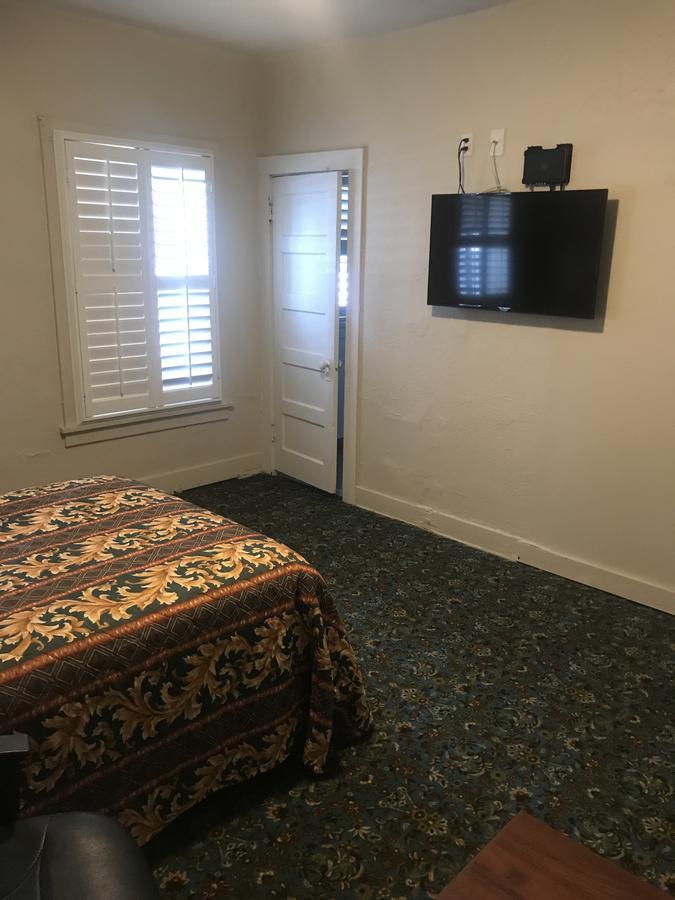 West Inn, Hollywood - La 2*