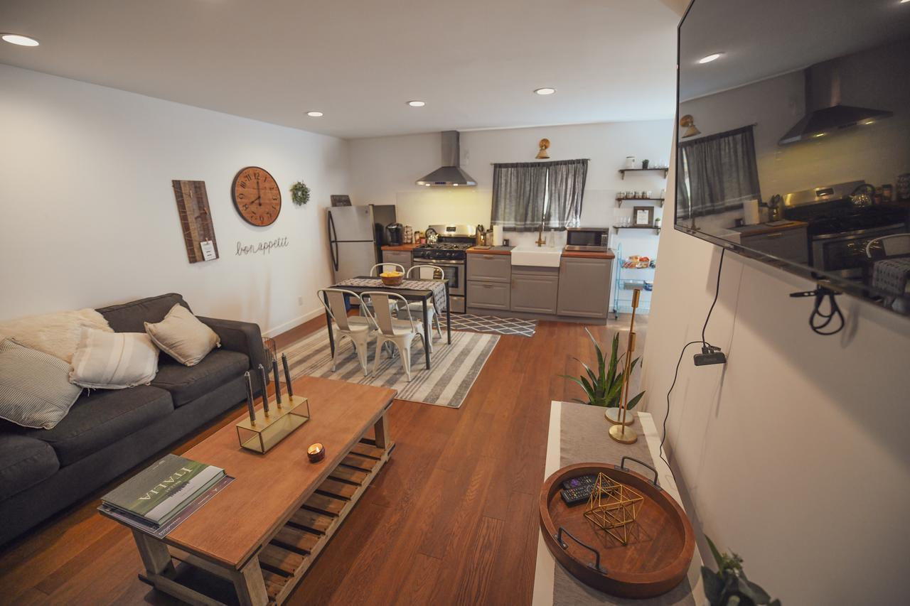 Charming Valley Village Permit # Hsr Two Three Zero Zero 2794 Casa de hóspedes Los Angeles