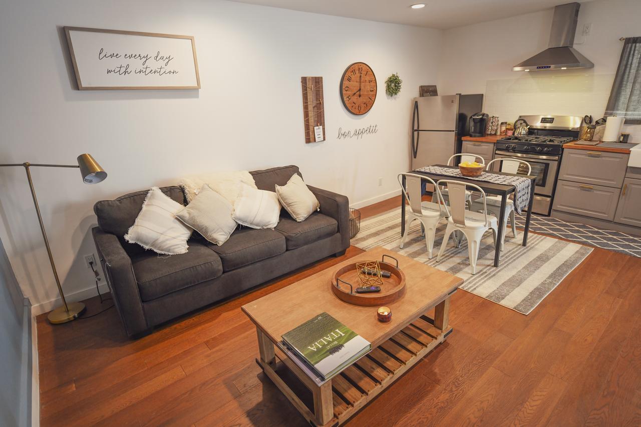 Charming Valley Village Permit # Hsr Two Three Zero Zero 2794 Casa de hóspedes Los Angeles