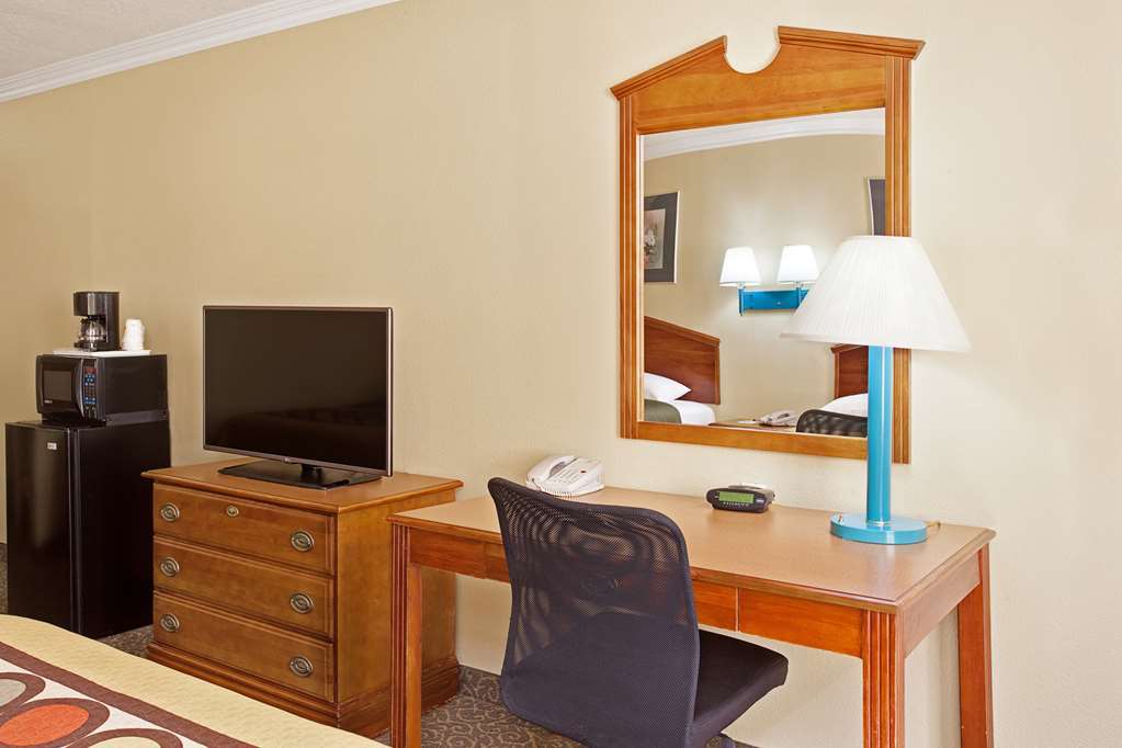 Super 8 By Wyndham Angeles Downtown Motel Los Angeles
