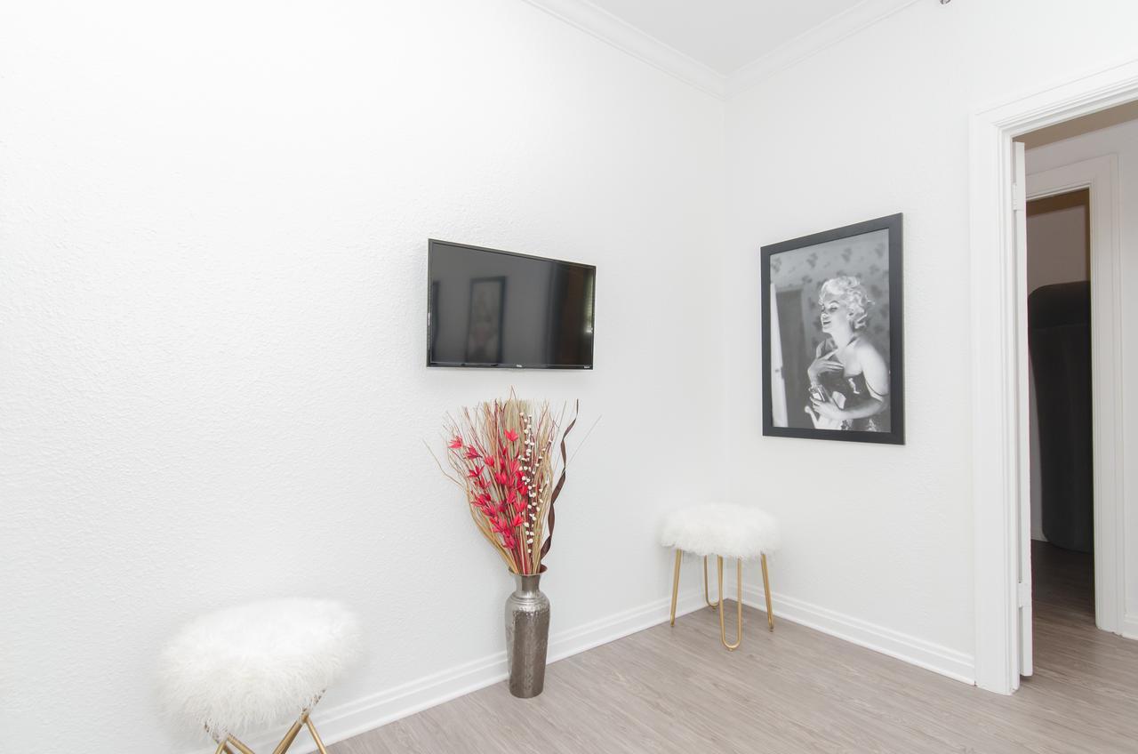 Marilyn Monroe Studio In Iconic Hollywood Towers Los Angeles