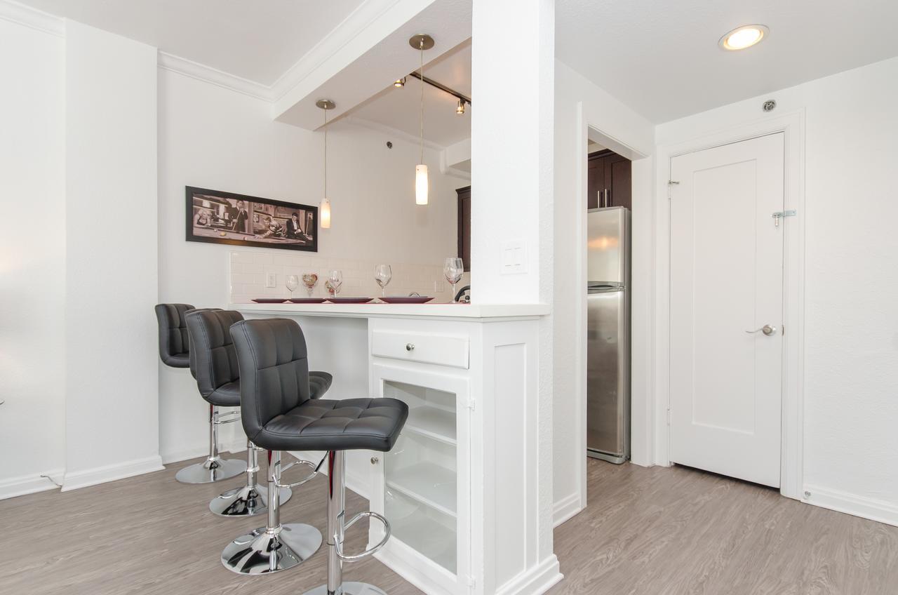 Marilyn Monroe Studio In Iconic Hollywood Towers Apartment
