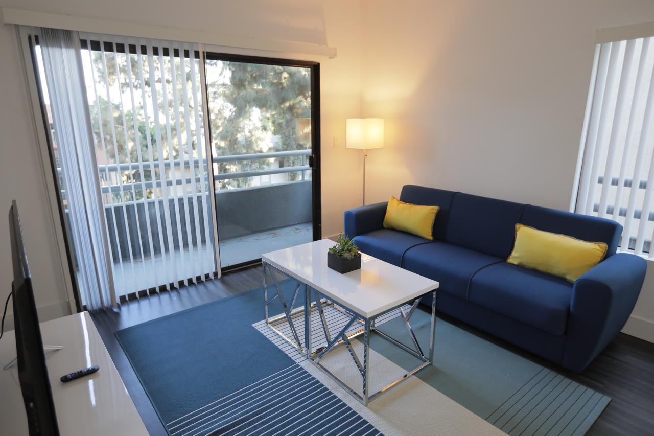 Hollywood Executive Residences 4*