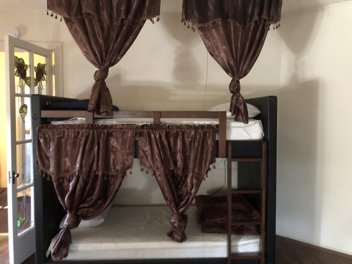 Hostel Downtown Mansion *