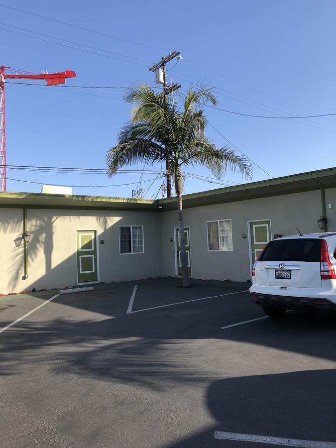 Encore Motel 2*