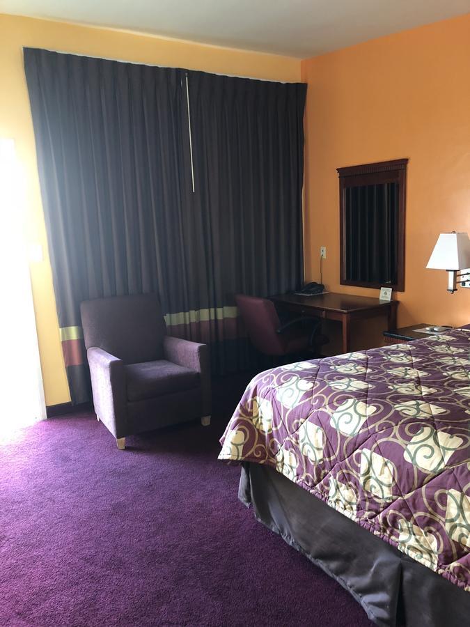 Encore Motel 2*