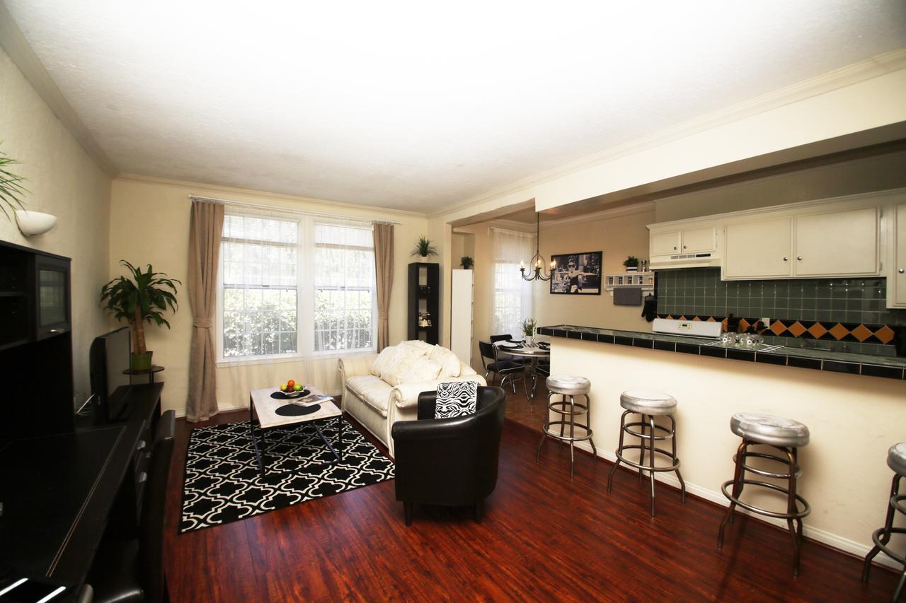 Glamorous Hollywood Apartment *