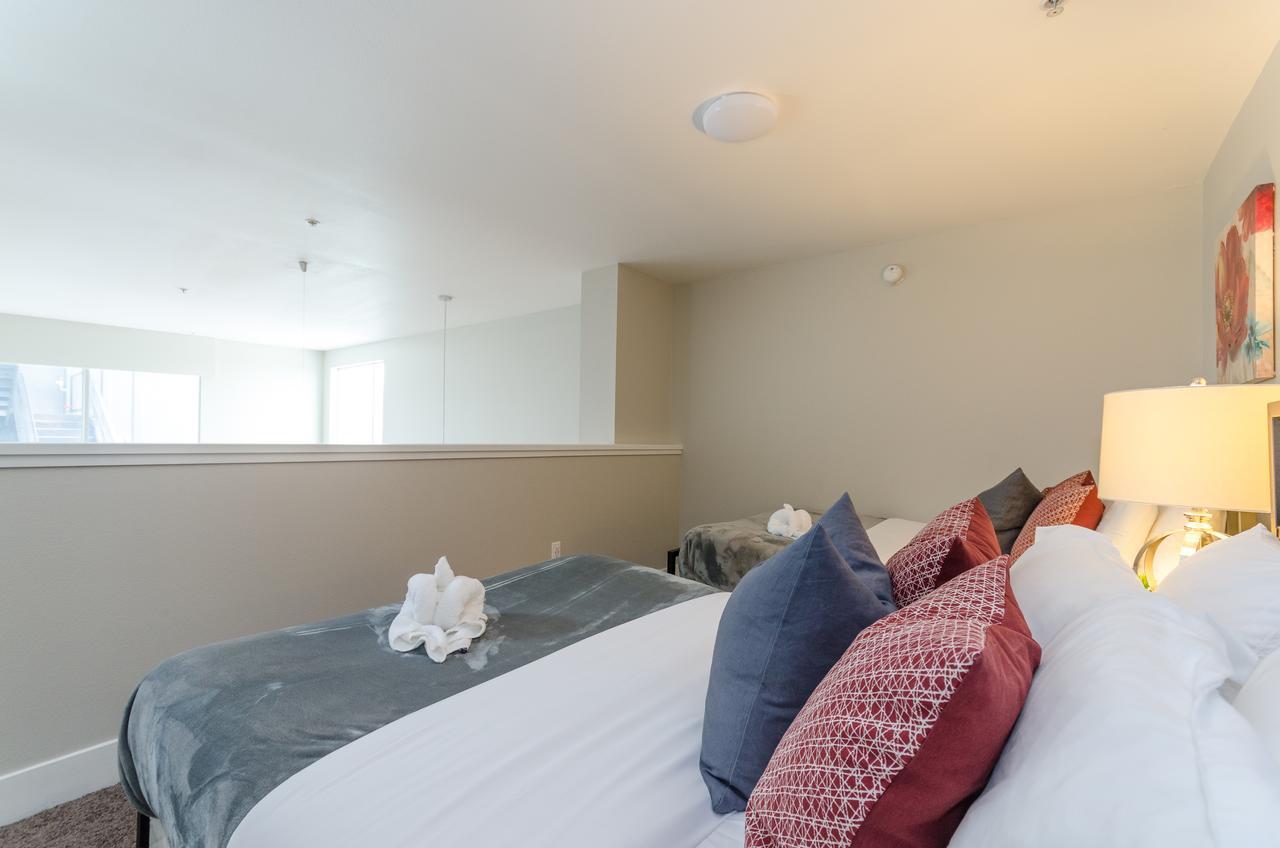Hollywood Walk Of Fame Penthouse Apartment Los Angeles