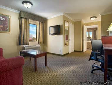 Howard Johnson By Wyndham Reseda & Hotel 3*