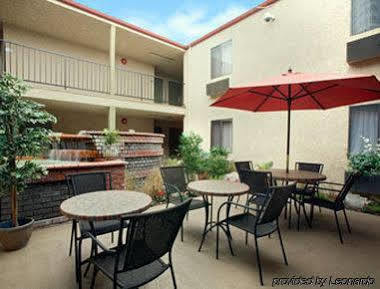 Howard Johnson By Wyndham Reseda & 3* Los Angeles