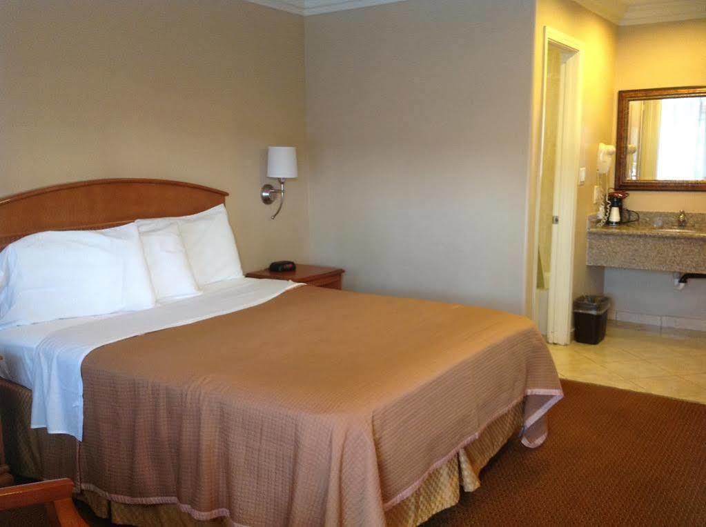 Hyland Van Nuys 2* Los Angeles