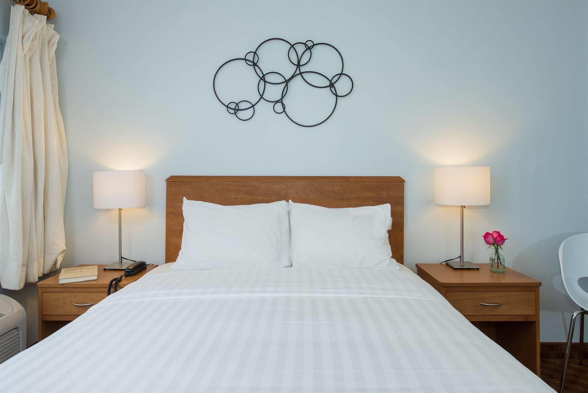 Hotel Jerry's