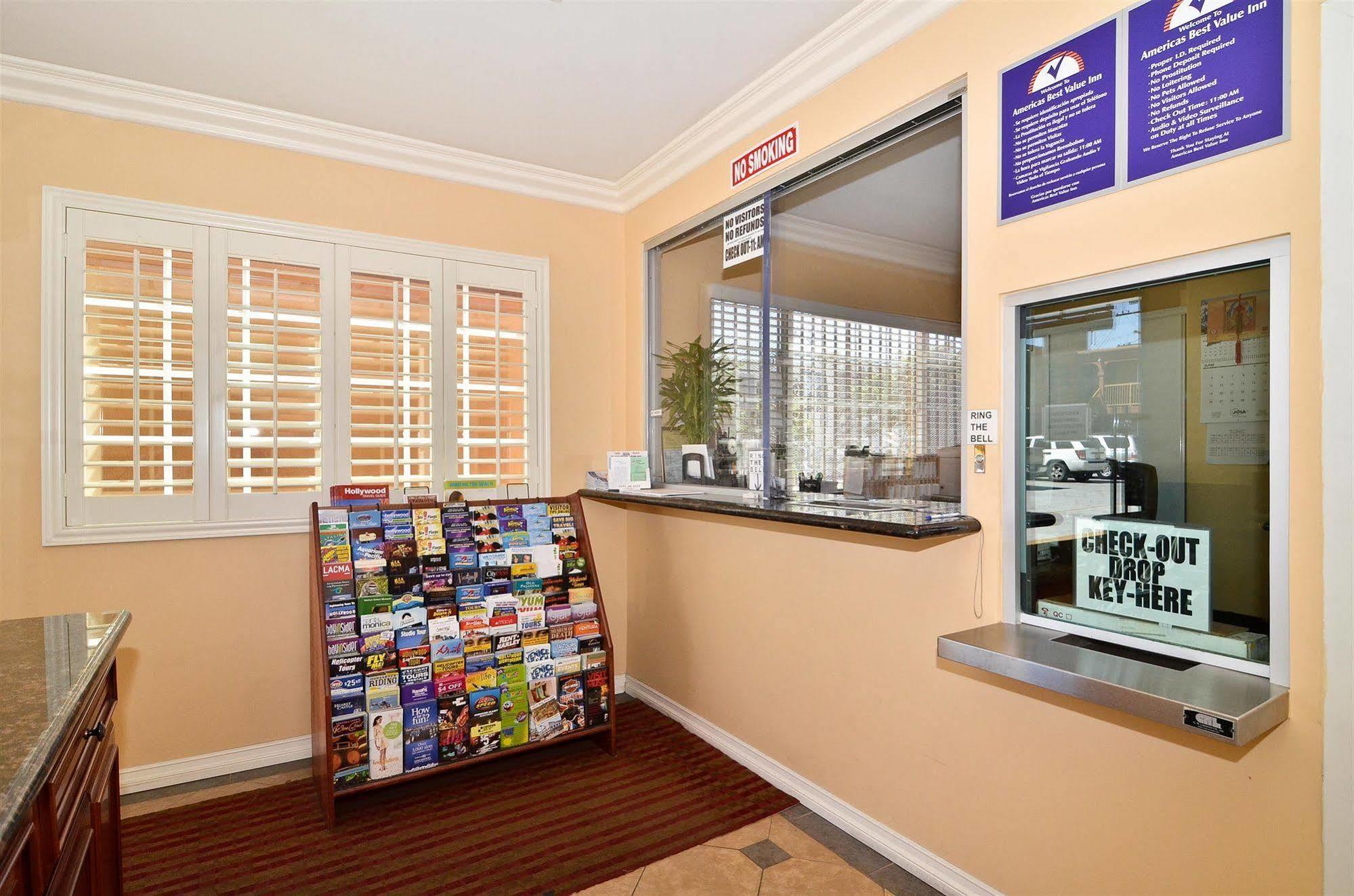 6 Los Angeles, Ca - Downtown Motel