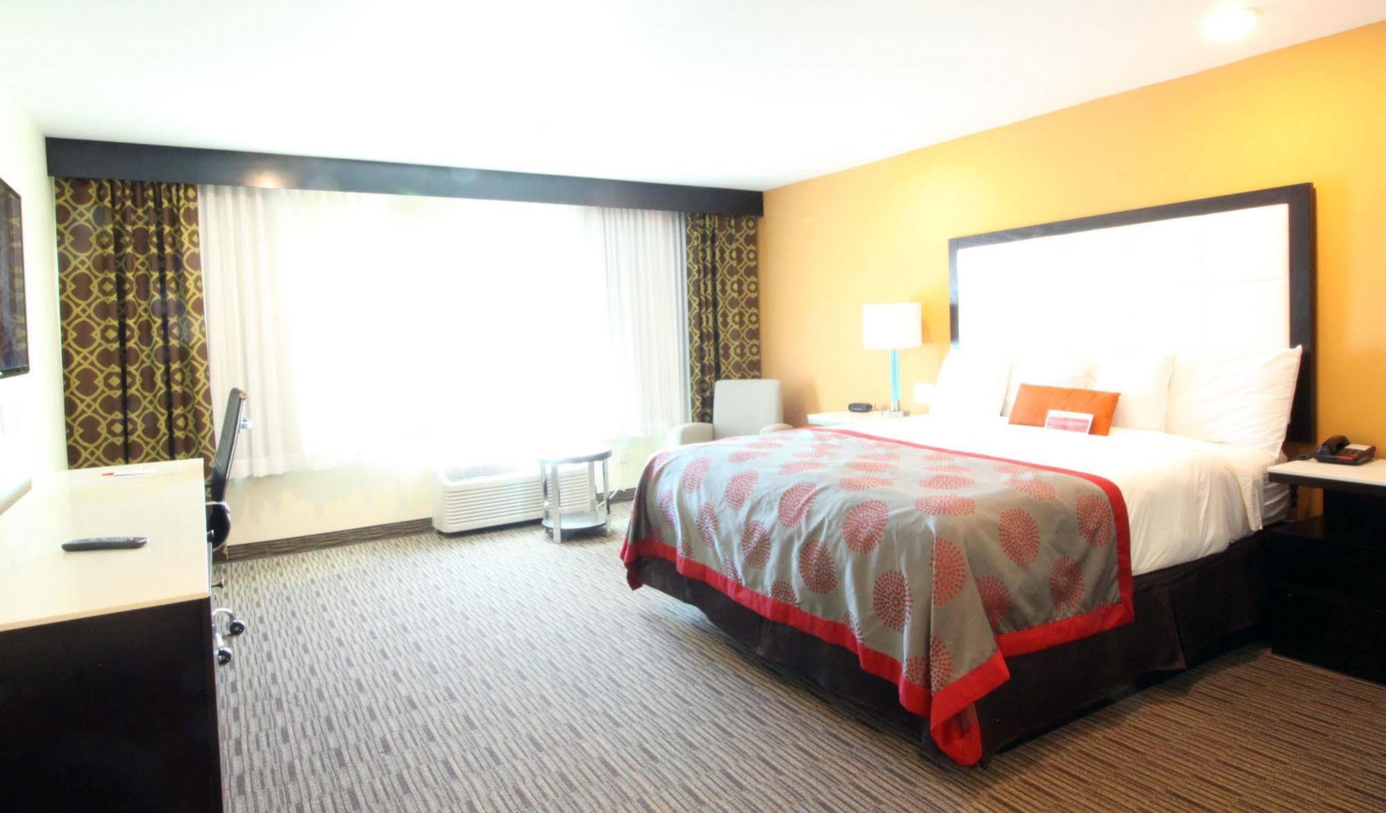 Ramada By Wyndham Culver City 3*
