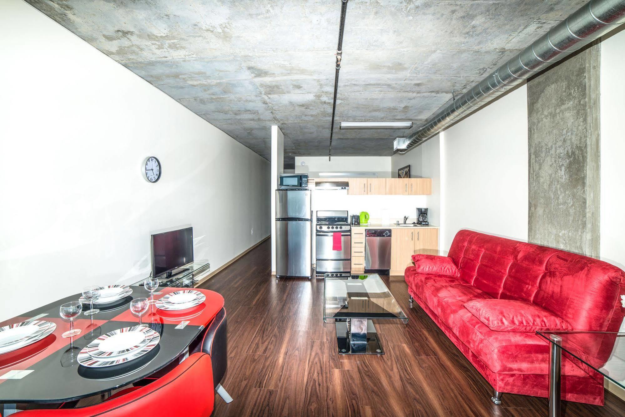 Hollywood Panorama Suites 3*