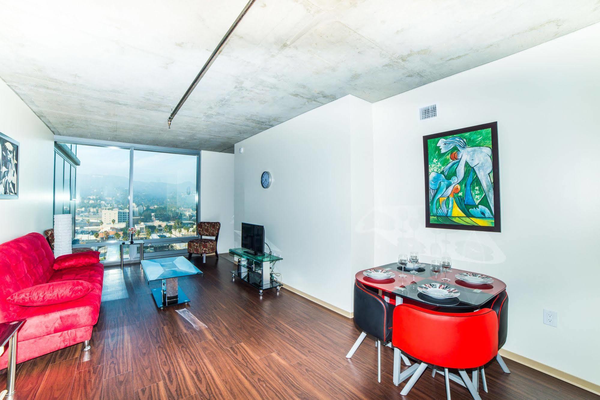 Hollywood Panorama Suites Hotel