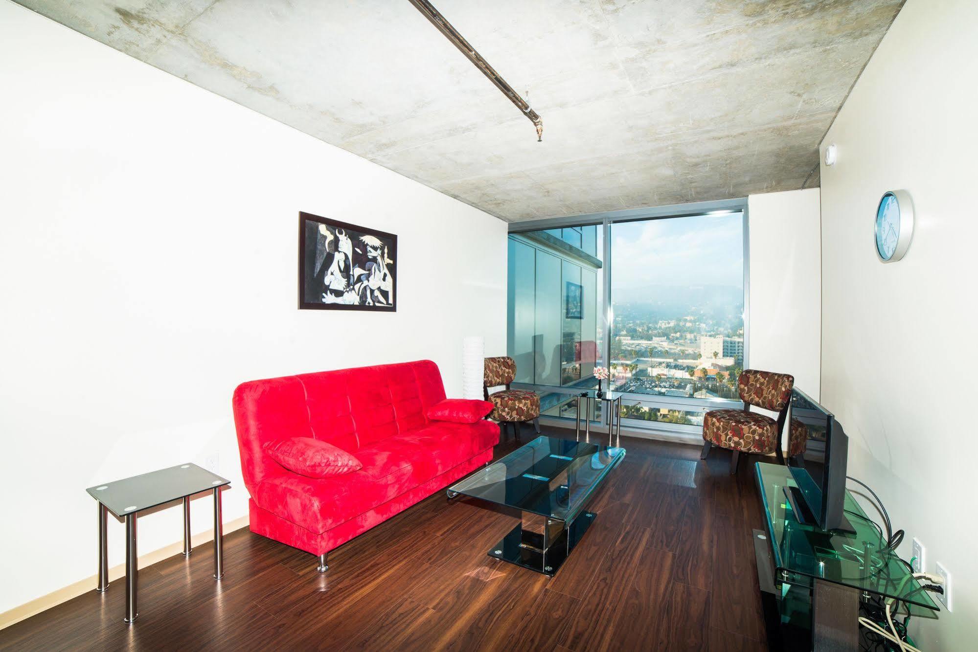Hollywood Panorama Suites 3*