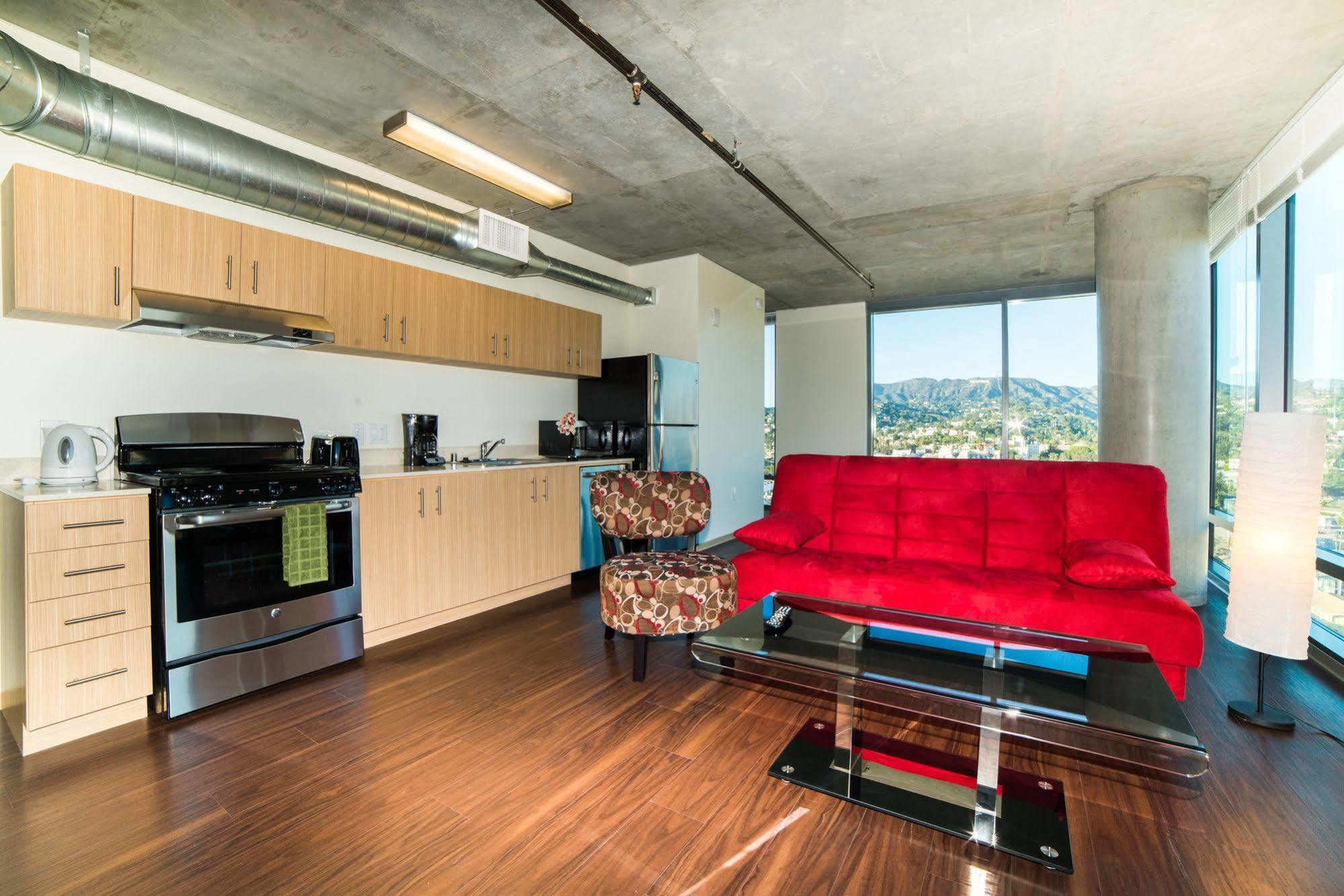 Hollywood Panorama Suites 3*