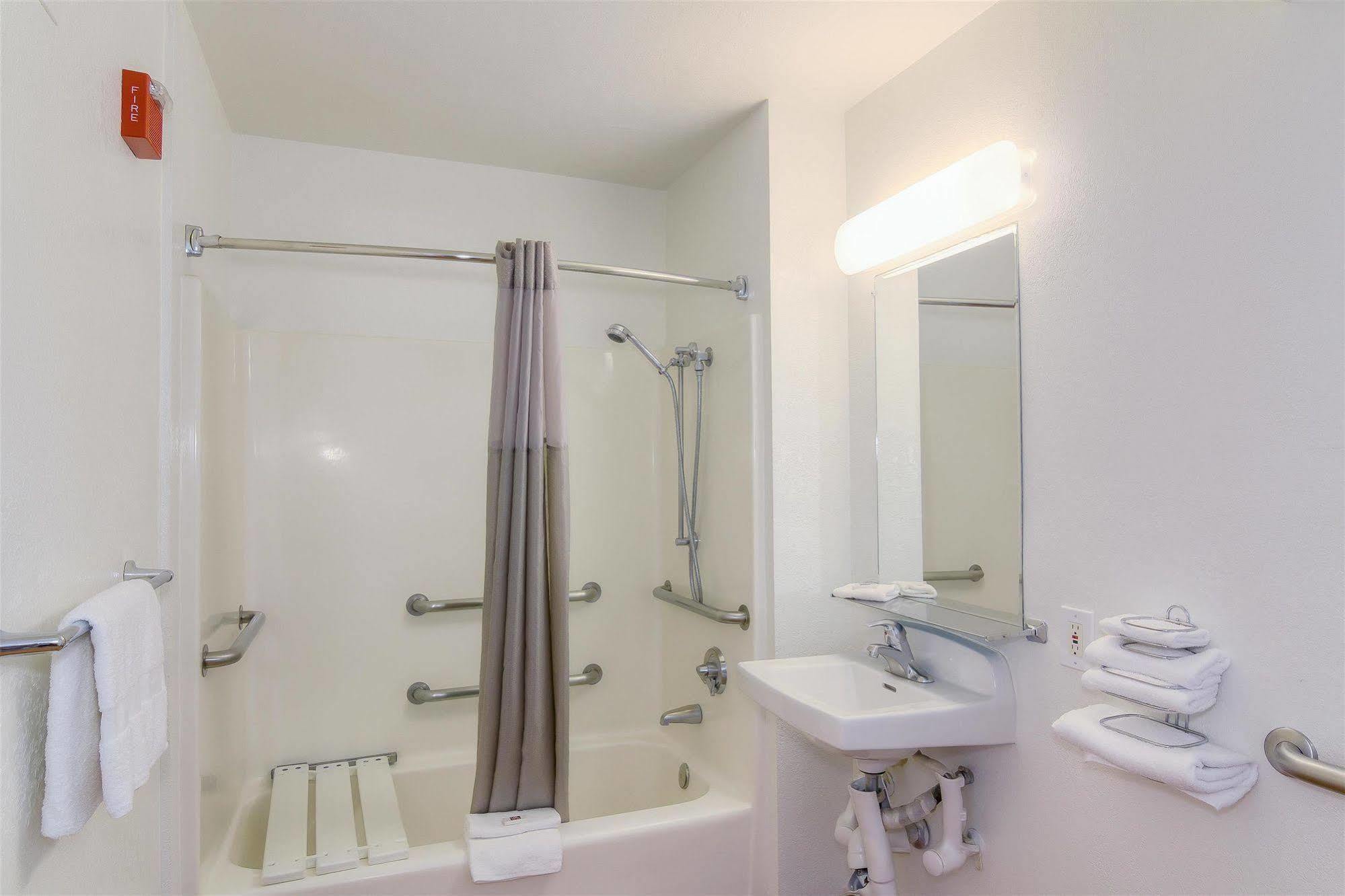 Vagabond Sylmar Hotel 2*