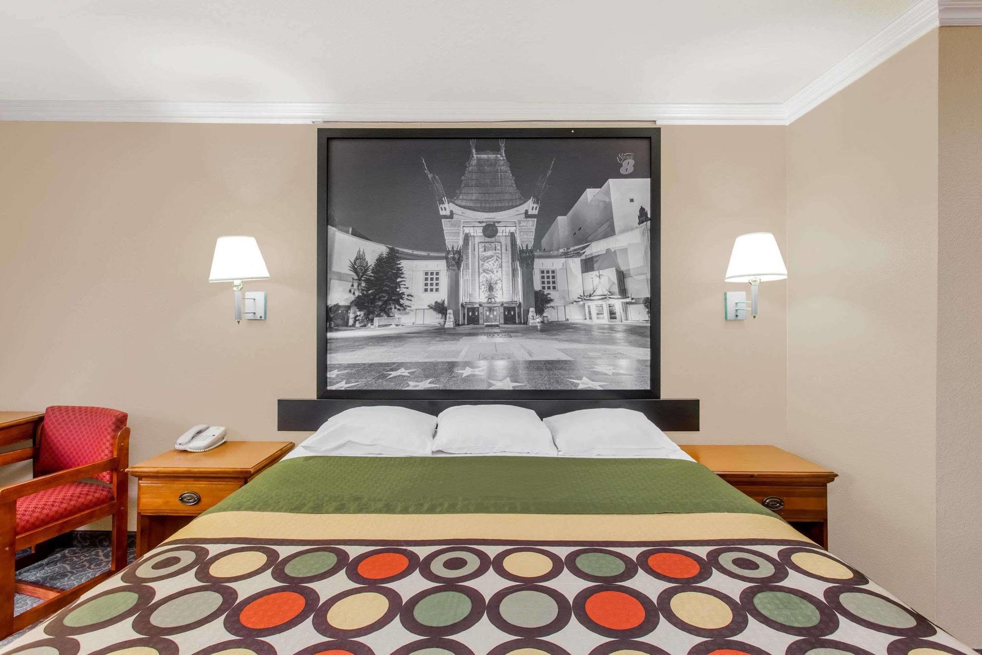 Super 8 By Wyndham Angeles Downtown Motel 2*