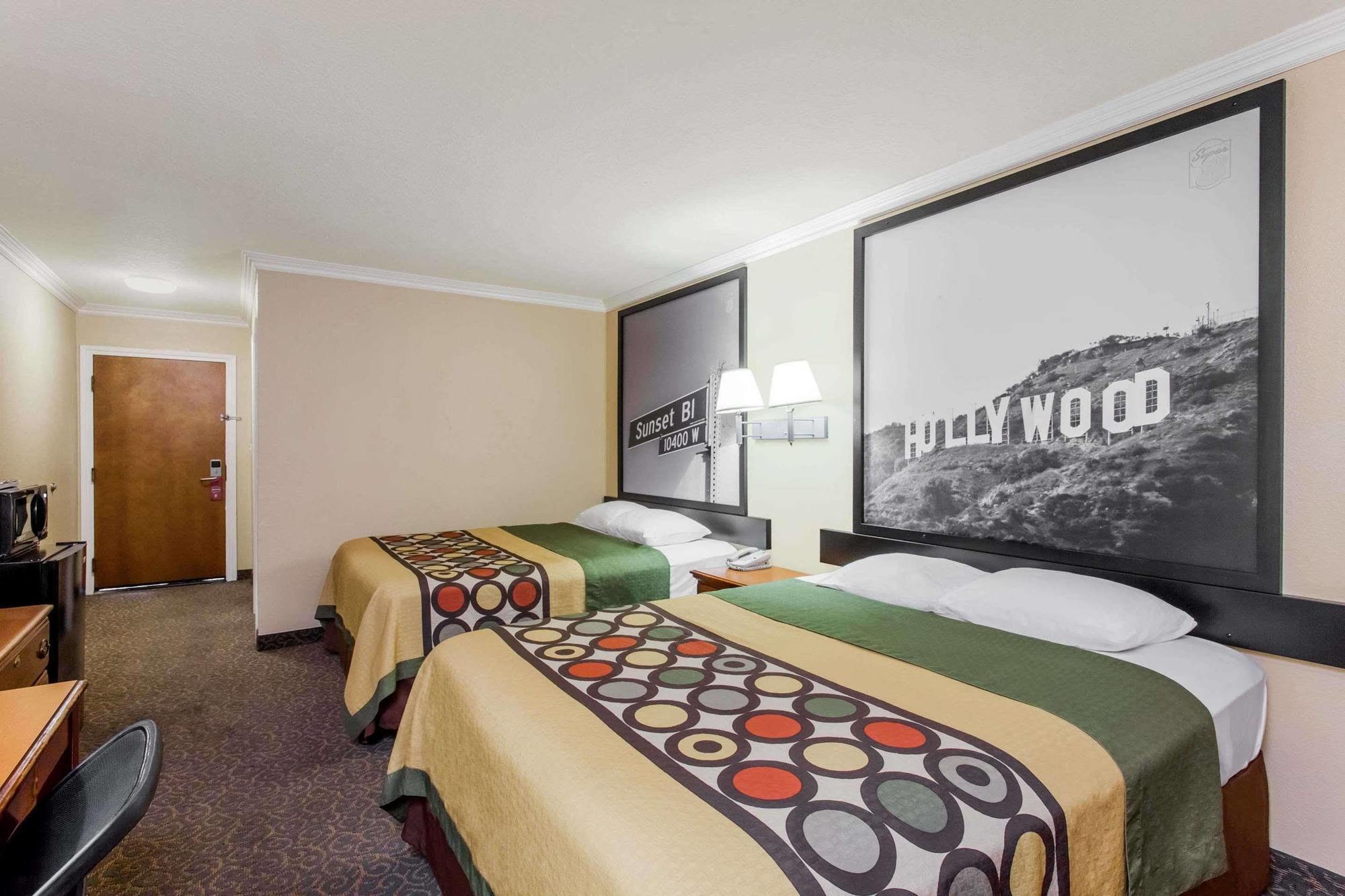 Motel Super 8 By Wyndham Angeles Downtown