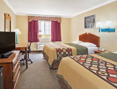 Motel Super 8 By Wyndham Angeles Downtown 2*