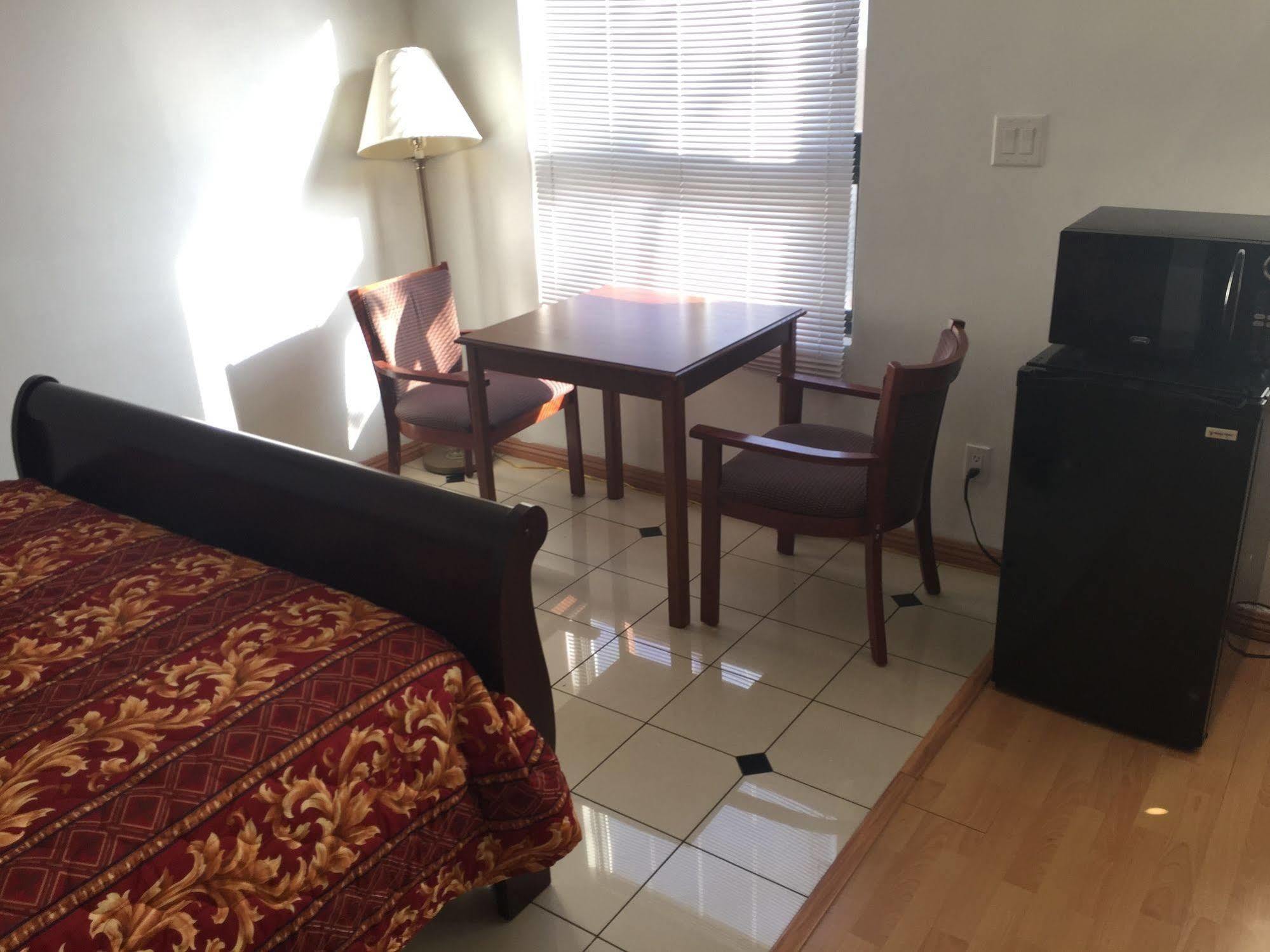 Hollywood 7 Star Motel 2*
