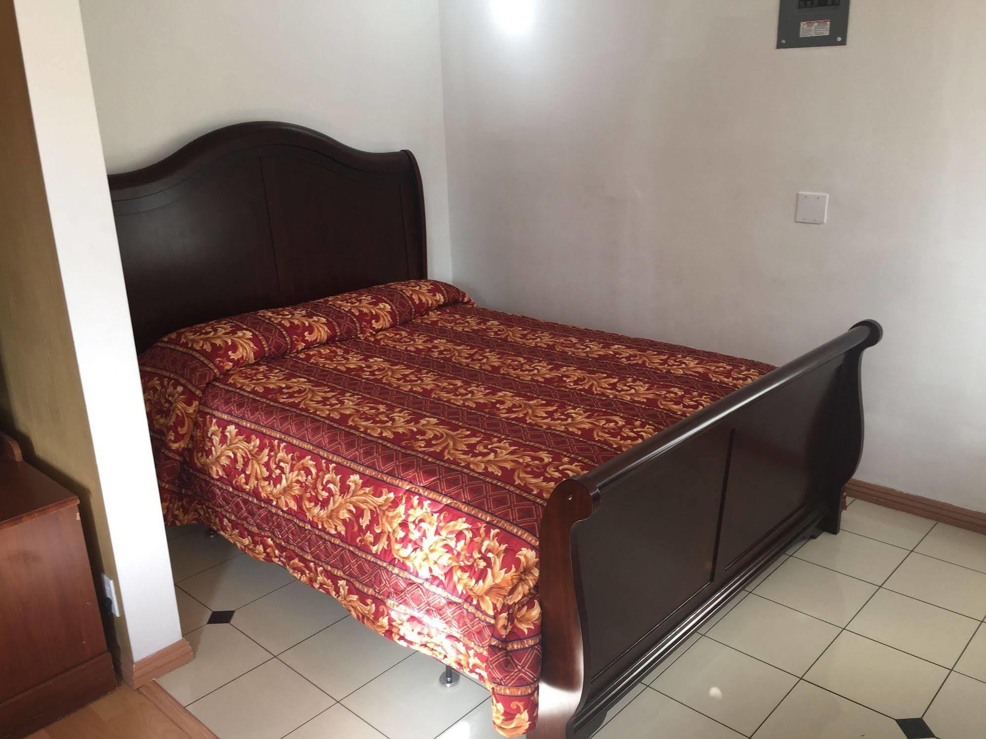 Hollywood 7 Star Motel 2*