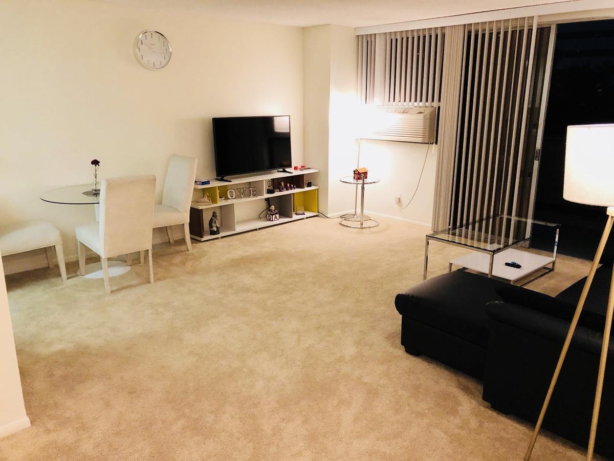 Barrington Plaza Apartment Los Angeles