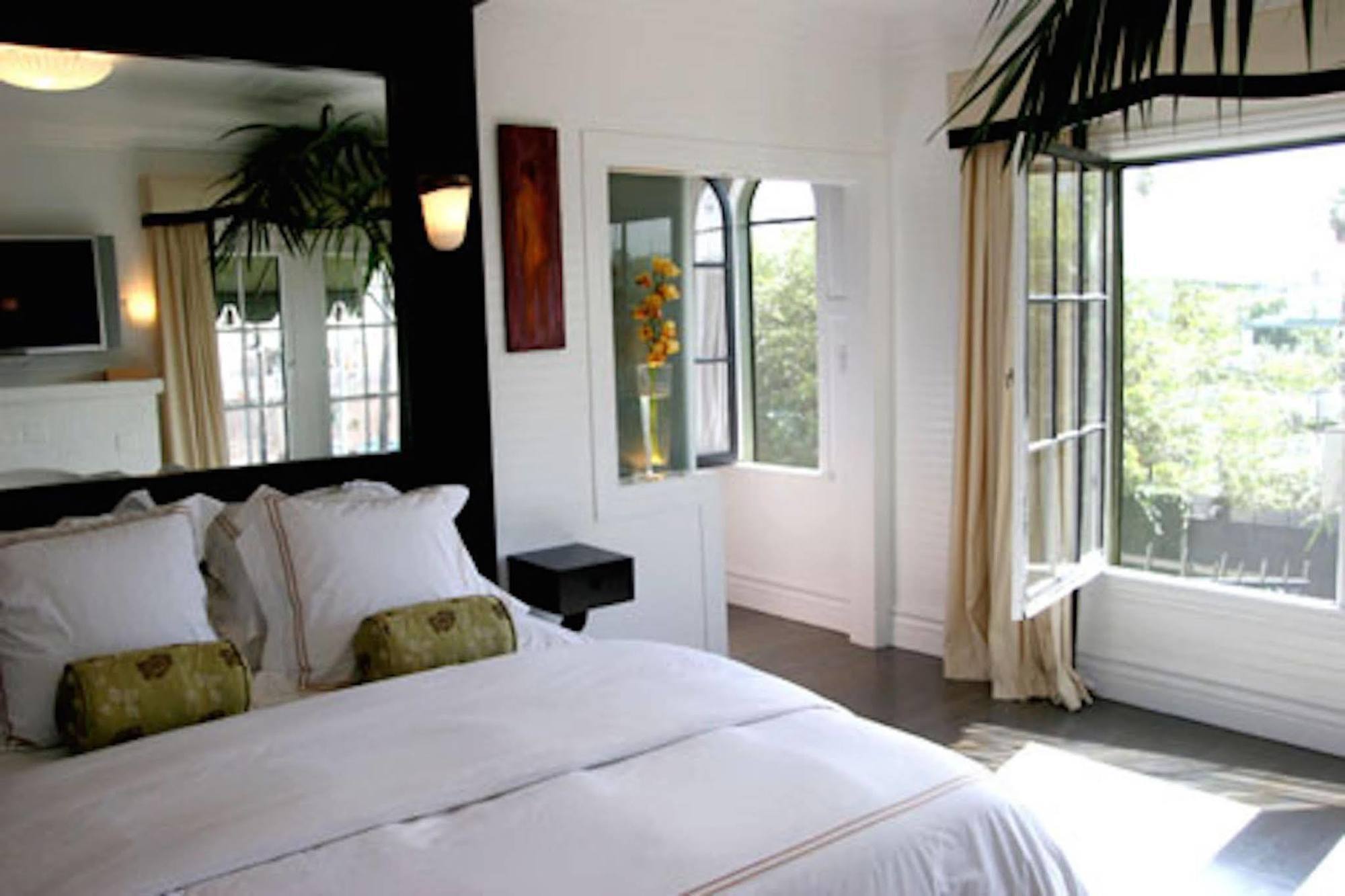 Delle Stelle 3* Los Angeles