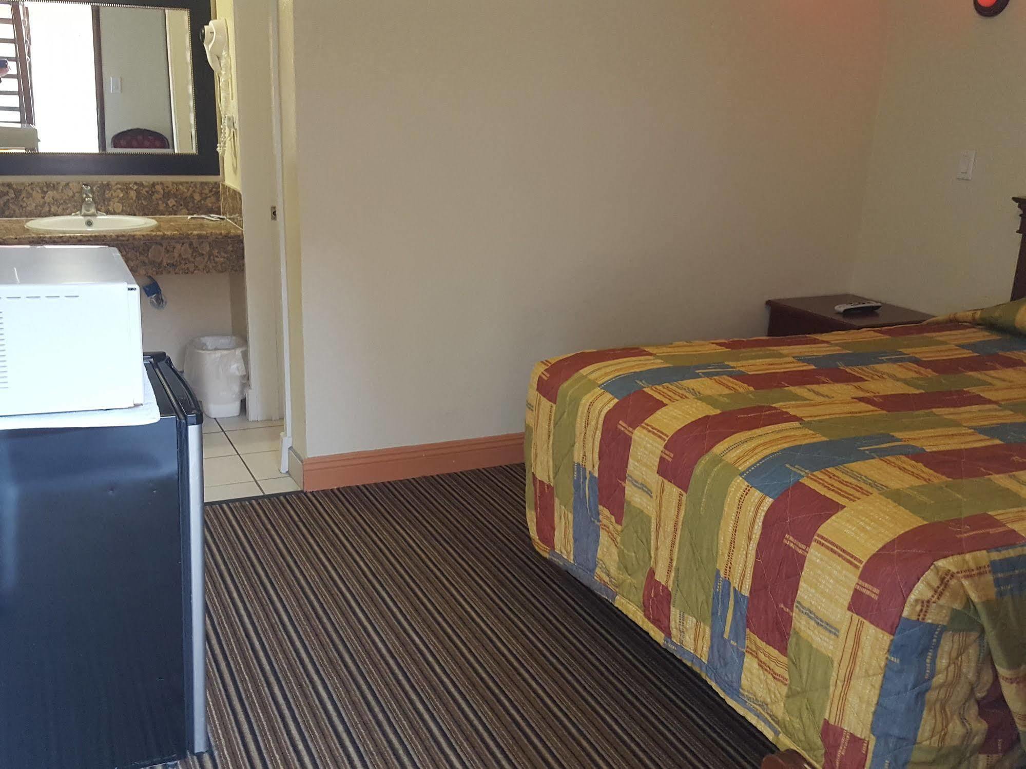 Travel Inn Motel *