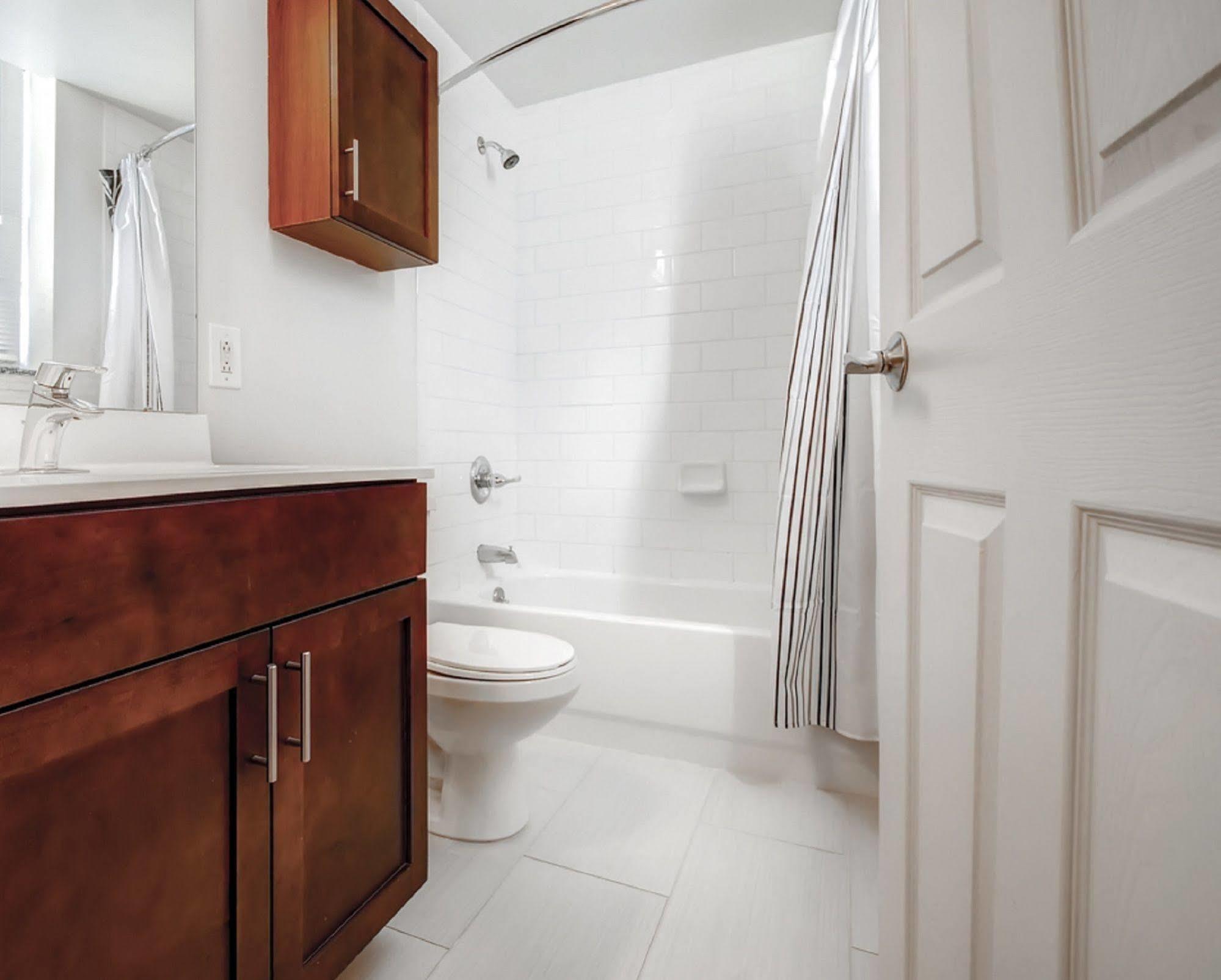 Apartment Global Luxury At Tiverton Ave