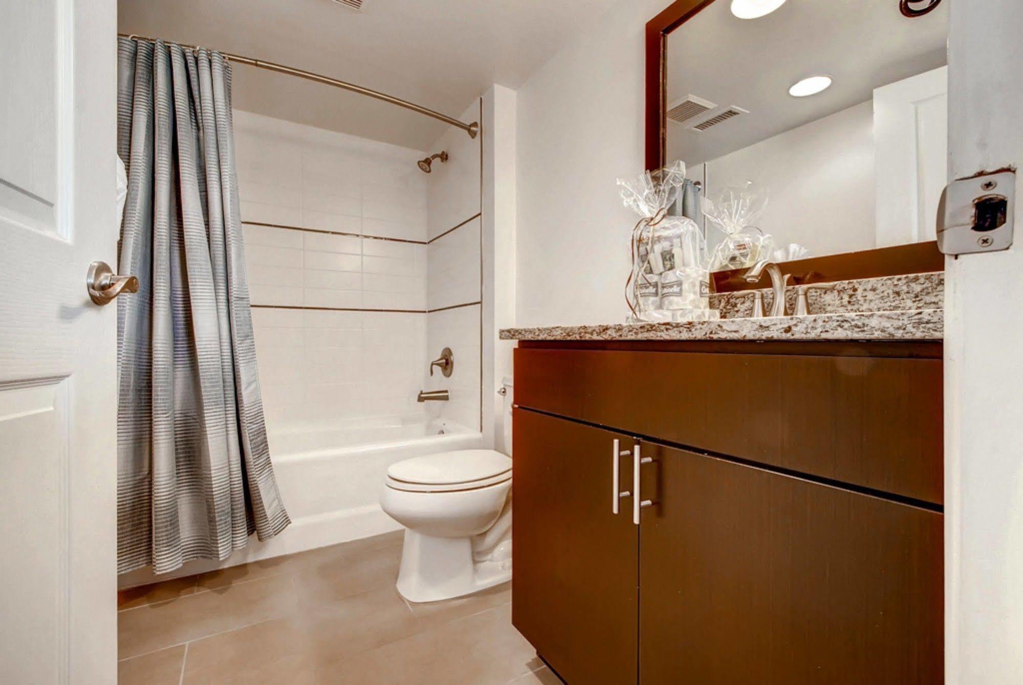 Apartment Global Luxury At Tiverton Ave