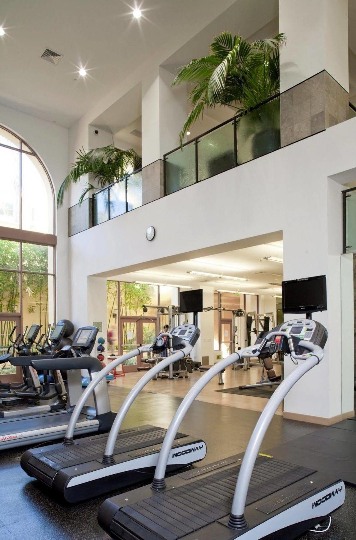 Global Luxury At Tiverton Ave Apartment *