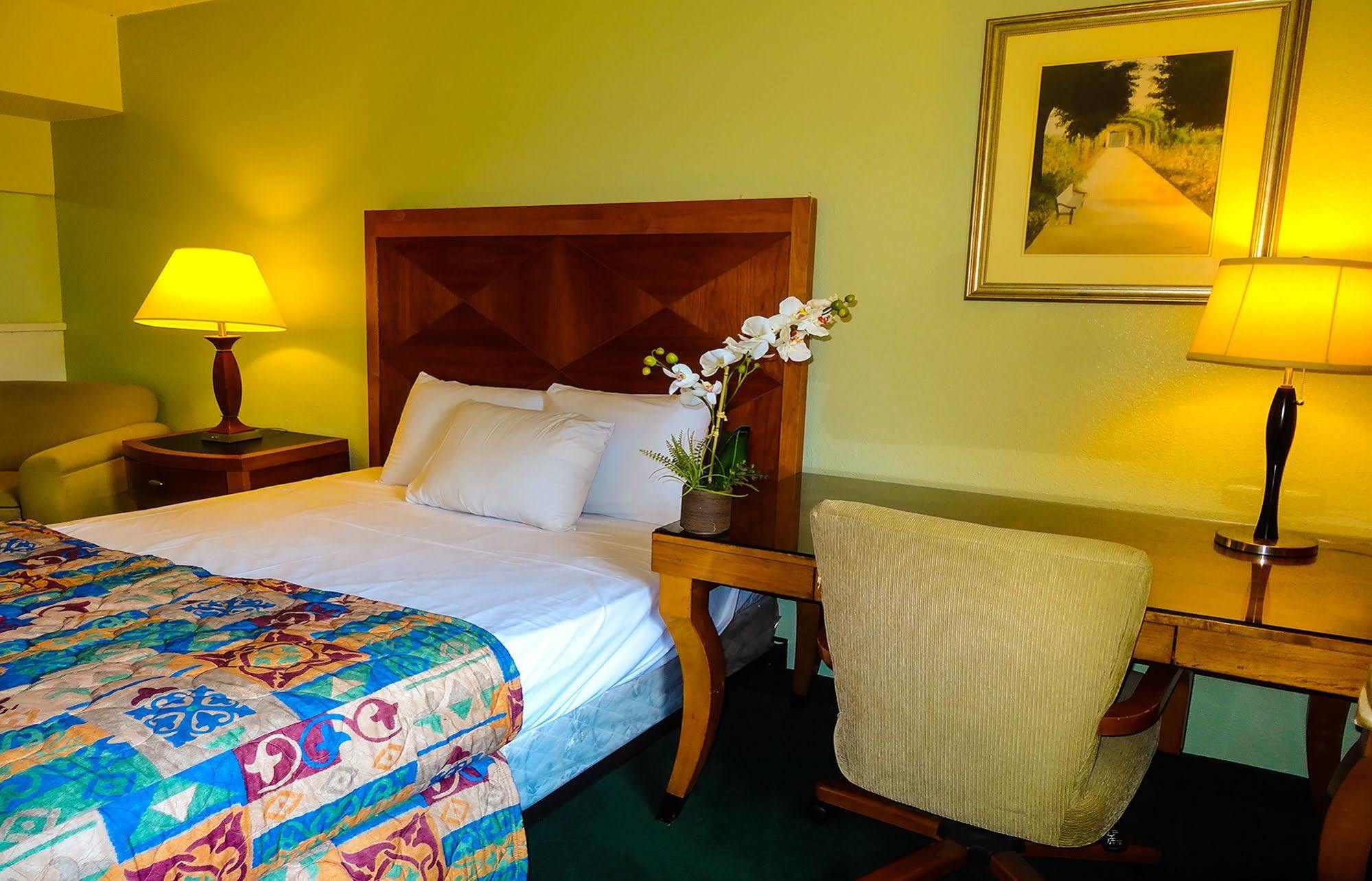 M El Monte Hotel