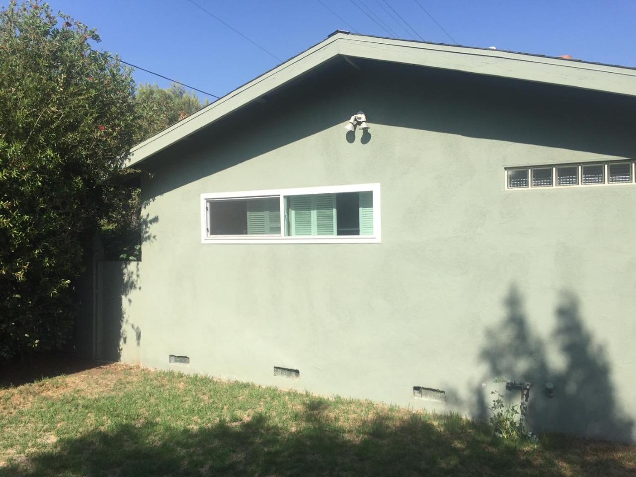 Valley Village // Sherman Oaks // North Hollywood Hostel Los Angeles
