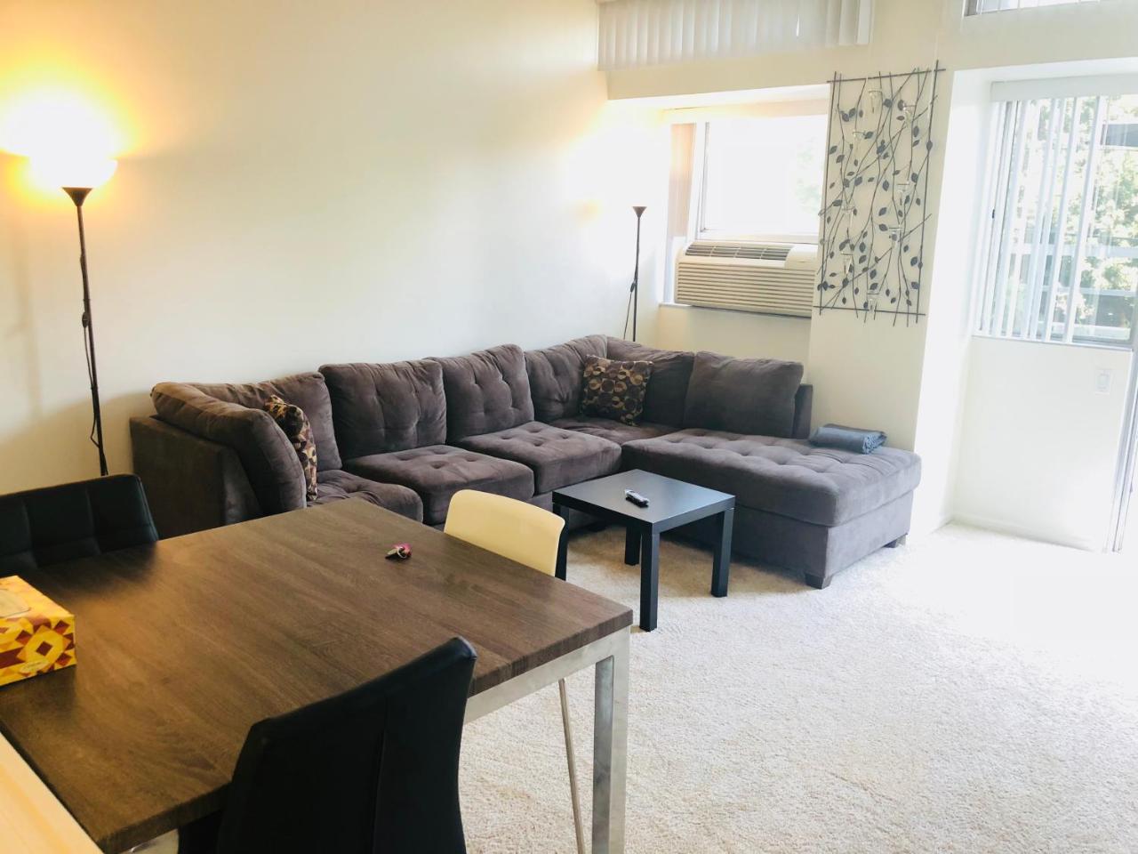 Apartment Barrington Plaza *