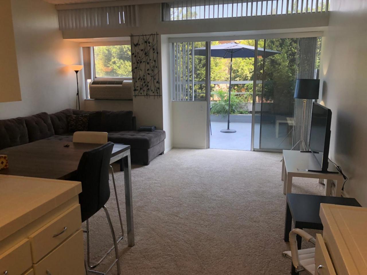 Barrington Plaza Apartment Los Angeles