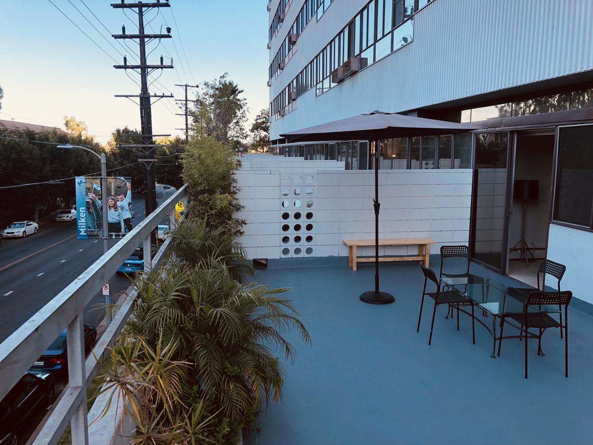 Barrington Plaza Apartment Los Angeles